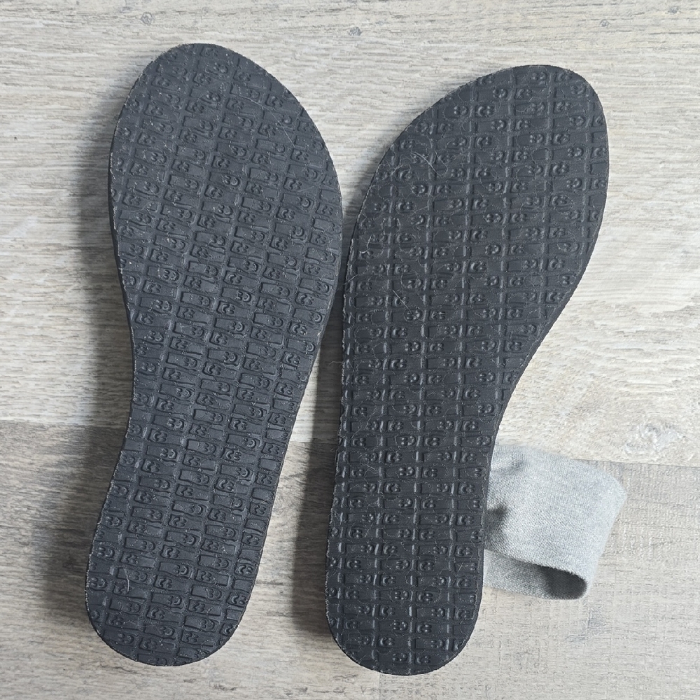 Sanuk Women's Black and Gray Sandals - Picture 4 of 4